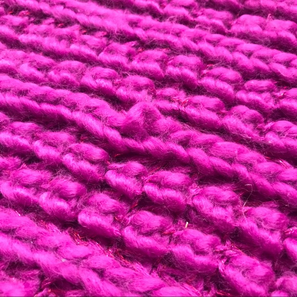 💖 CHUNKY KNIT FUSHIA INFINITY SCARF! - Picture 6 of 6